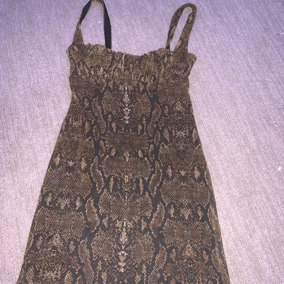 New urban dress. Never worn. Perfect condition. - Picture 4 of 4